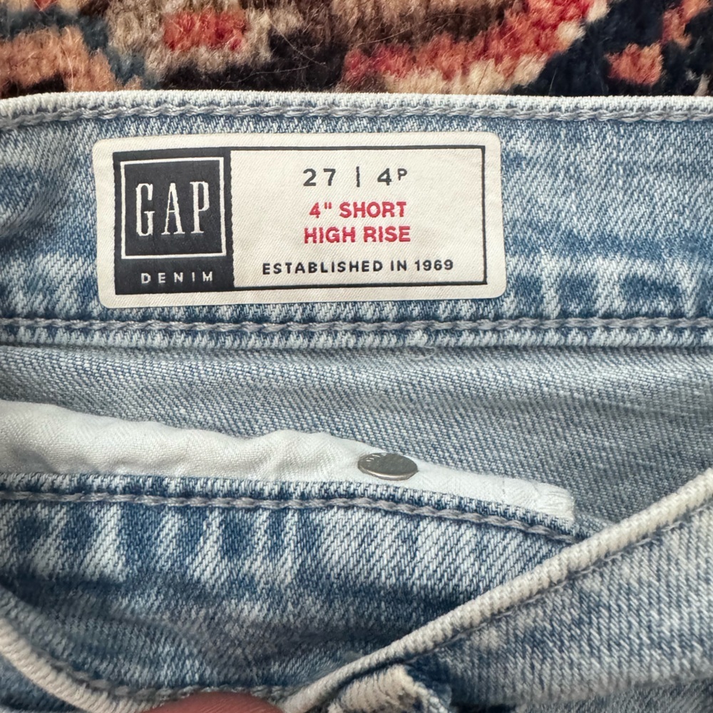 Gap Light Wash Denim Shorts Size 4 Petite - Picture 3 of 4